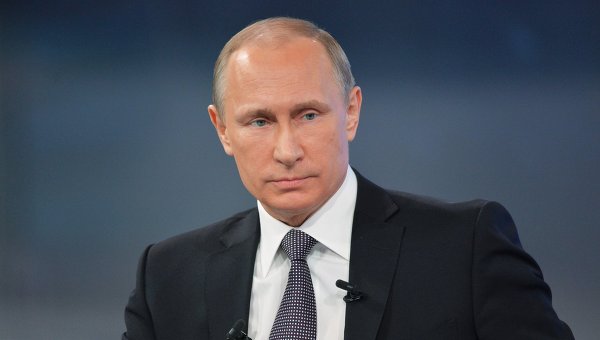 Владимир Путин расскажет о самых драматичных моментах за 15 лет президентства