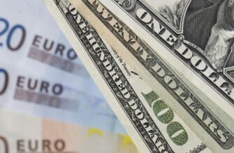 Рубль укрепляется к доллару и евро