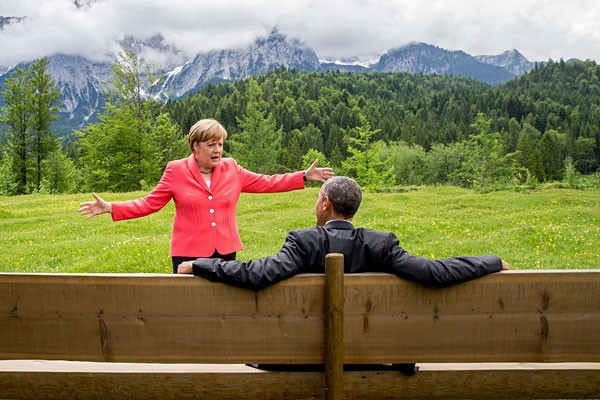Пользователи интернета превратили снимок Меркель и Обамы на G7 в серию фотожаб