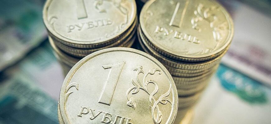 Девальвация 2.0. К осени курс доллара достигнет 66-68 рублей