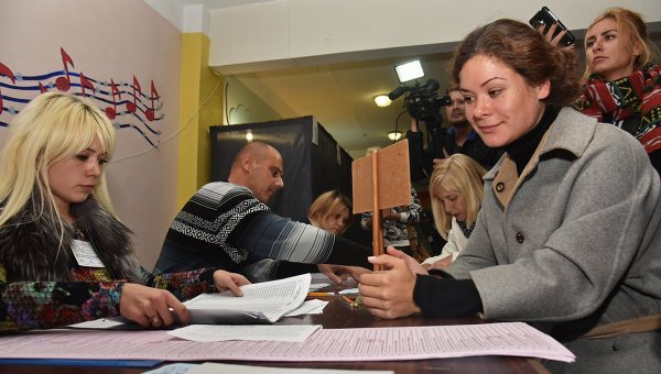 Марию Гайдар выгнали с избирательного участка в Одессе