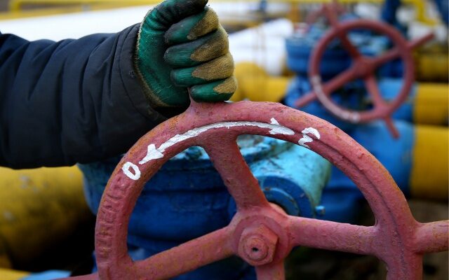 Газпром прекратил поставки газа на Украину