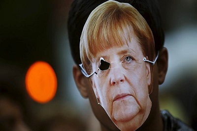 "Меркель самой из дерьма не выплыть." Вариант один — договориться с Путиным