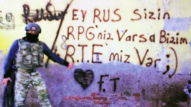 Спецназ Турции оставил послание русским военным на стене обстрелянного дома