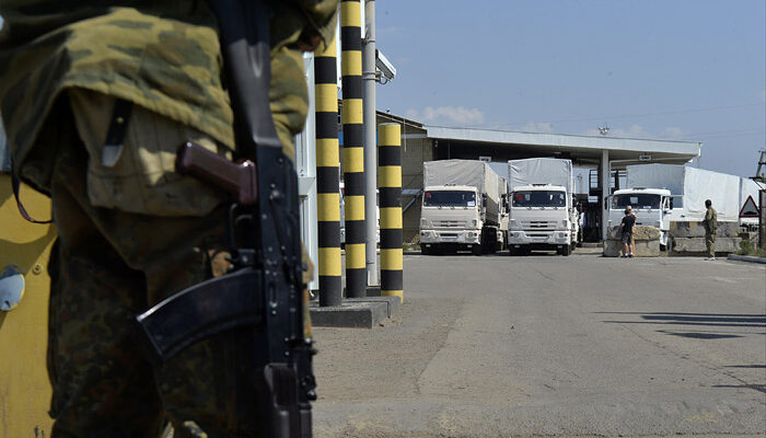 Украина запретила движение российских грузовиков