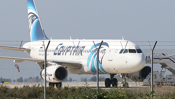 Захват лайнера A320: пассажиров освободили, переговоры продолжаются