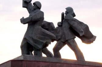 Депутат Сейма Латвии назвал «фаллосом» памятник советским освободителям Риги