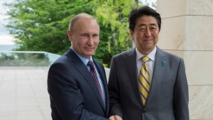 Назло Обаме: Владимир Путин встретился с Синдзо Абэ