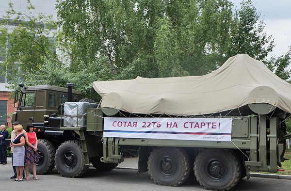 "Импортозаместили" Украину: готова сотая заряжающая машина для С-300/400