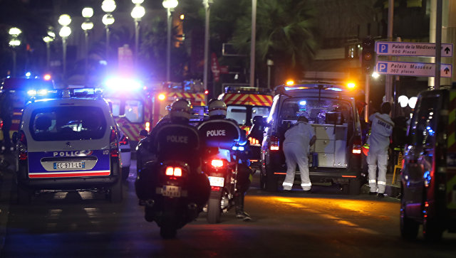 Теракт в Ницце: 84 человека погибли, Франция в трауре