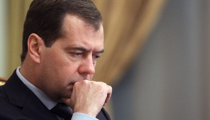 По итогам ближайших политических процессов Медведева заменят