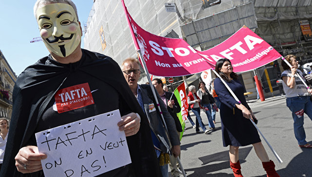 Франция потребует от Еврокомиссии остановить переговоры по TTIP