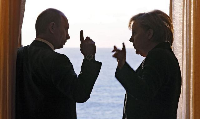Путину доверяют не меньше, чем канцлеру: Россия расколола Германию