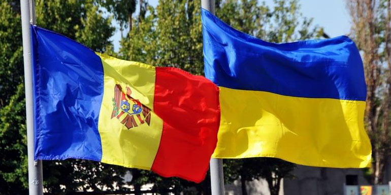 Молдаване уже идут назад в Россию, пока Украина месит грязь у ворот ЕС