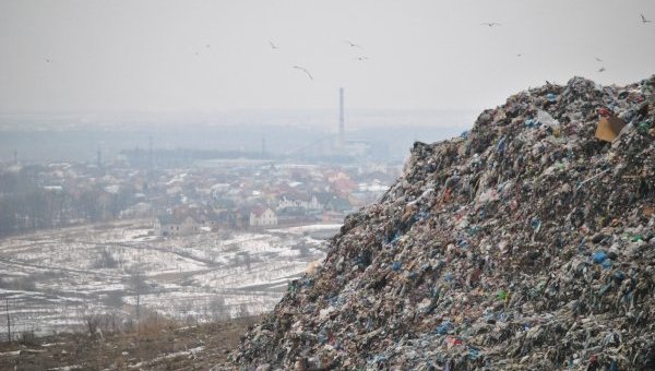 Вонючая гидность: во Львове мусорный бунт, Садовой спрятался в схроне
