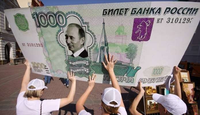 Центробанк прислушался к Путину, рубль сдал позиции