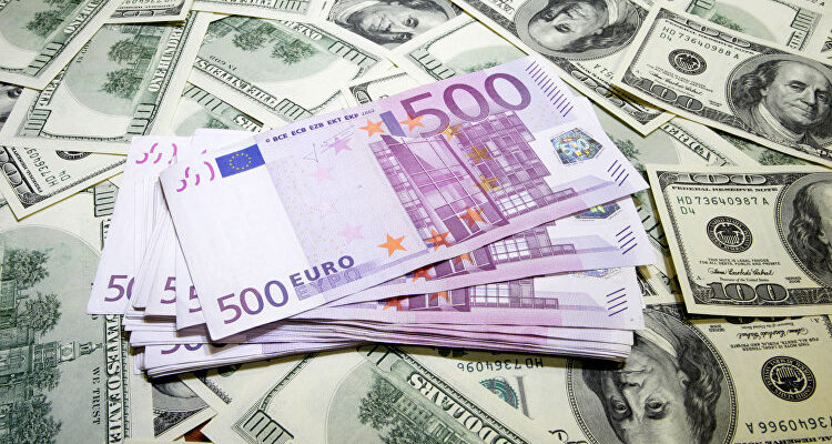 В России начался ажиотажный спрос на валюту: сметаю евро