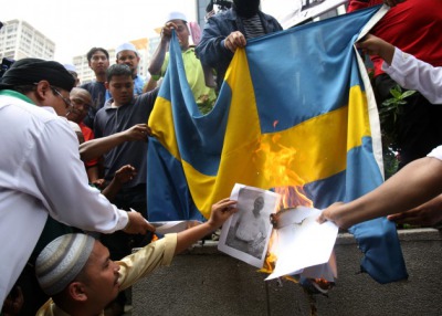 Толерантная Швеция взывал от беспредела мигрантов: "Все боятся!"