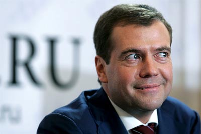 Порочный круг: у Медведева все растет, у народа - падает