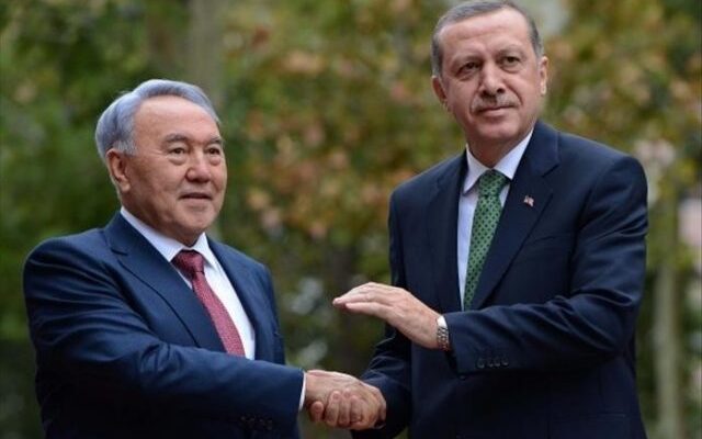«Назарбаев плюнул в лицо России ради Эрдогана»