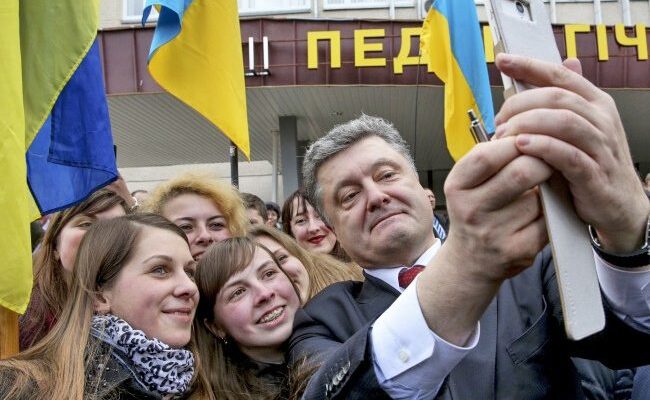 Украинский студент: "Лучше бы Порошенко пьяный рот себе забанил"