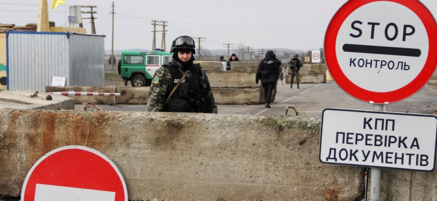 Пытаясь перекрыть дорогу в Крым, Киев ставит россиян перед выбором