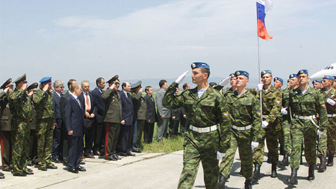 Как 200 российских десантников оказались один на один с НАТО