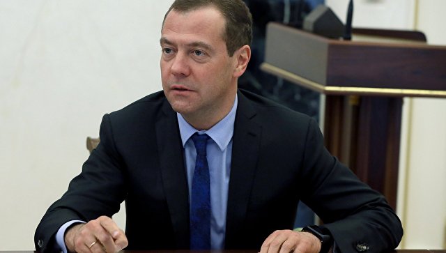 Медведев прокомментировал лишение Саакашвили гражданства Украины