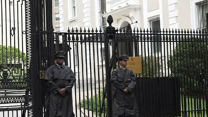 Обыск посольства - это истерика из-за поражения ИГ