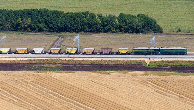 Почему Россия пускает поезда в обход Украины