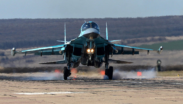 Увернуться от "Томагавка". Зачем пилотов Су-34 учат быстро менять аэродромы