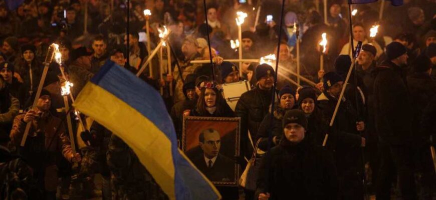 Киев: С факелами против Русского Мира