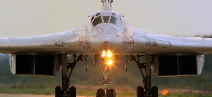 Ту-160. Фото: Fasttailwind / Shutterstock.com