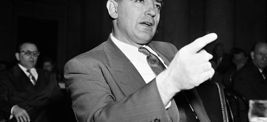 Сенатор Джозеф Маккарти. 1950
