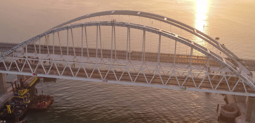 Завершена установка свайных фундаментов железнодорожной части моста в Крым