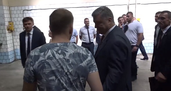Видео: Порошенко нахамил журналисту в Николаеве за неудобные вопросы