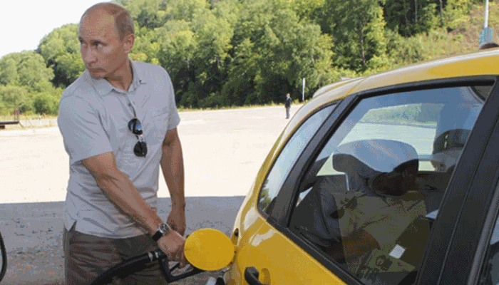 Владимир Путин на заправке удивлен высокими ценами на бензин