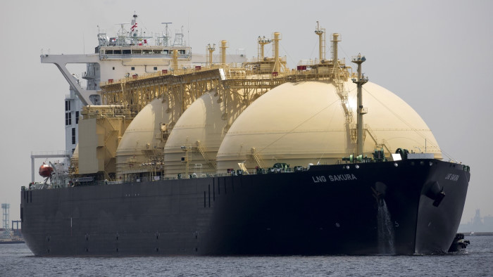 LNG танкер Sakura. 