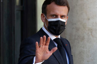 Президент Франции Эммануэль Макрон объявил о третьей национальной изоляции во Франции.