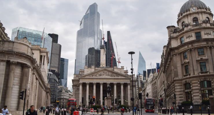 Банк Англии снизил прогнозы по ВВП Великобритании