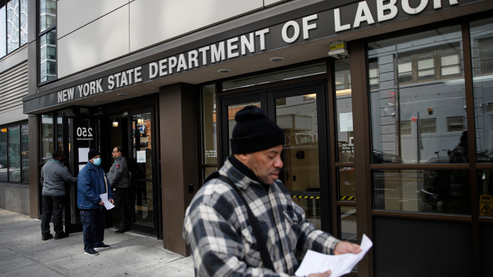 Безработный возле офиса Министерства труда, Нью-Йорк