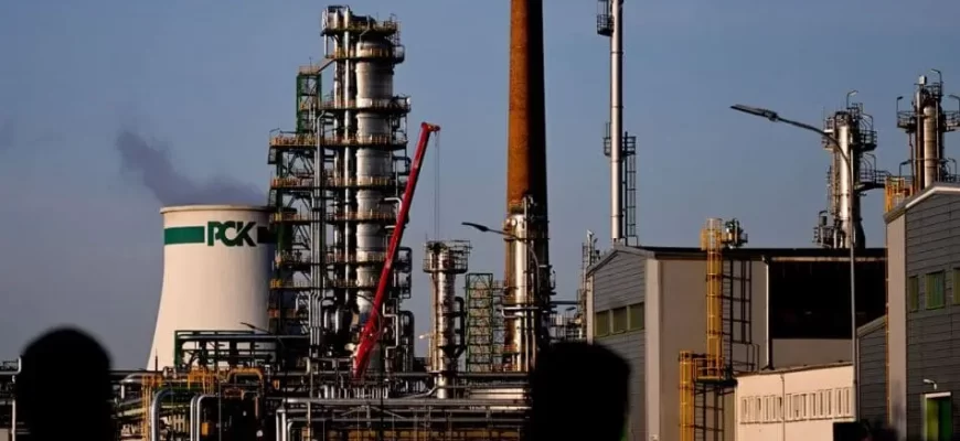 Украденные Берлином активы Роснефти в немецком НПЗ PCK Schwedt могут быть проданы Польше. В покупке заинтересована PKN Orlen