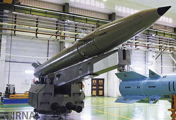 Ракета Khalij Fars на пусковой установке.