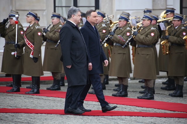 December 2, 2016 - Warsaw, Poland - President Duda received Ukrainian President Petro Poroshenko and First Lady Maryna Poroshenko with military honours at Presidential Palace in Warsaw. (Credit Image: Global Look Press via ZUMA Press)